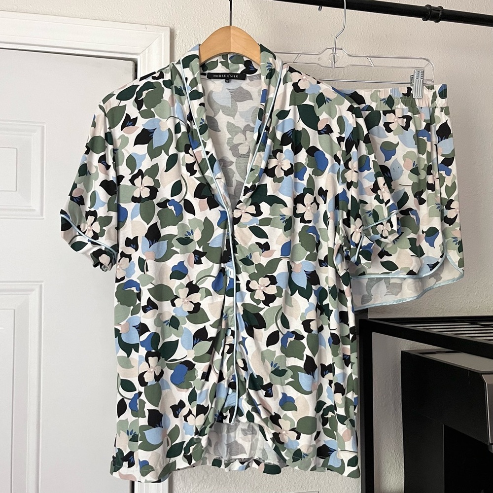 HOUSE OF‎ SILK green blue cream white short sleeve cropped shorts pajama set
